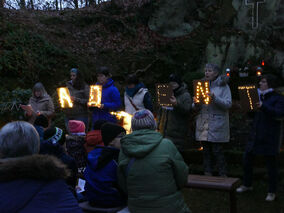 Waldadvent in der Fatima-Grotte (© Karl-Franz Thiede)